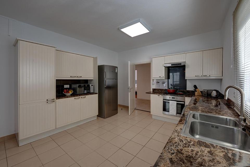 J5 Four Bedroom Villa Holiday Home In Al Wasl For Families Only Dubái Exterior foto