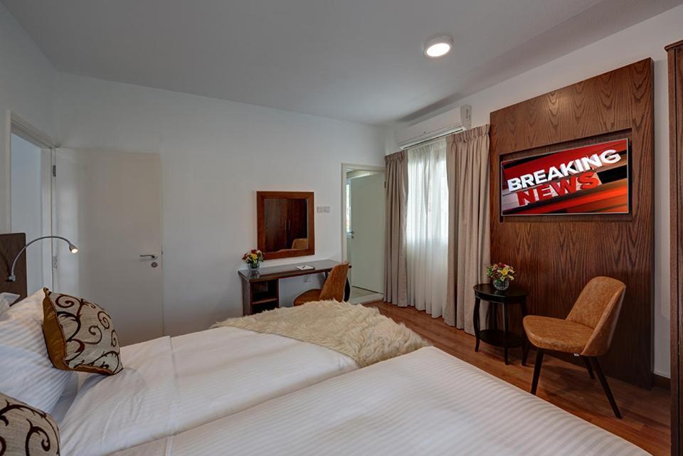 J5 Four Bedroom Villa Holiday Home In Al Wasl For Families Only Dubái Exterior foto