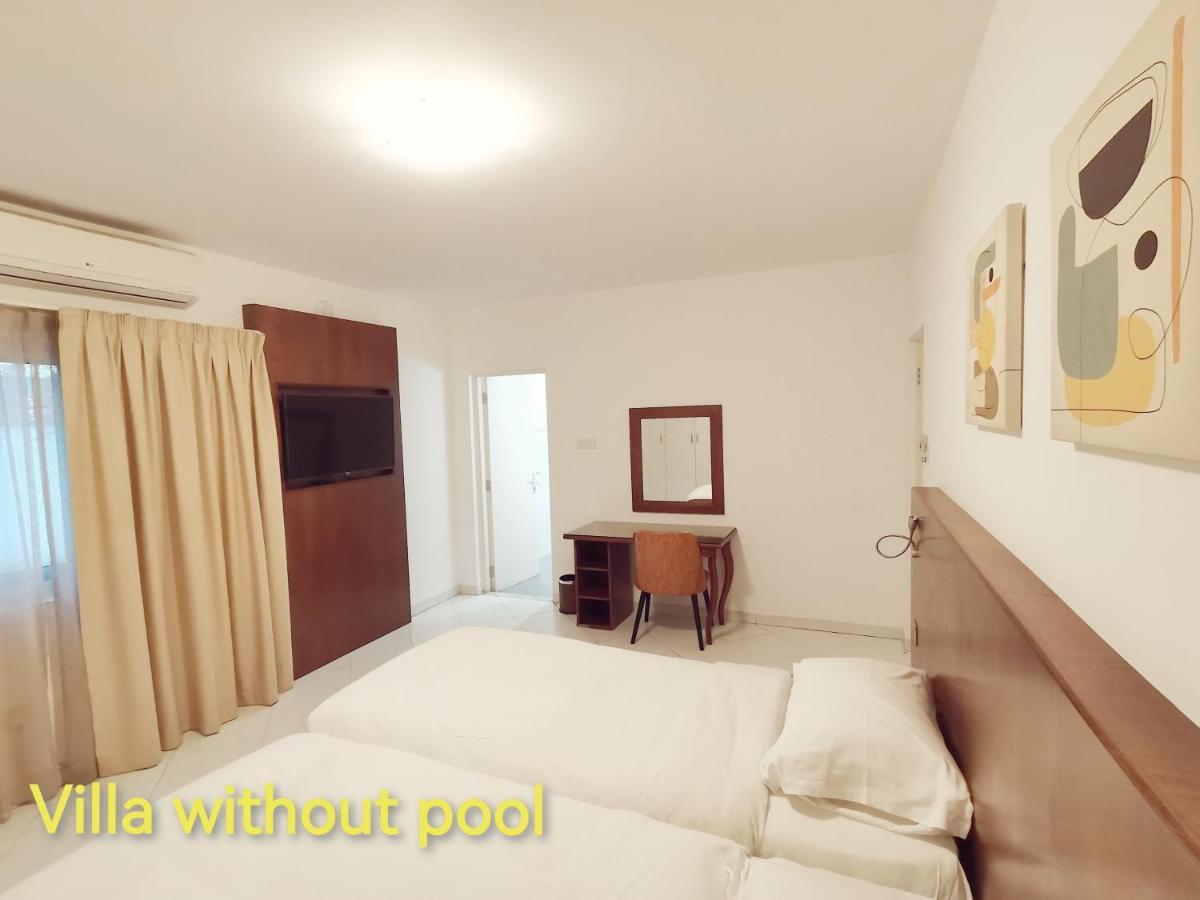 J5 Four Bedroom Villa Holiday Home In Al Wasl For Families Only Dubái Exterior foto