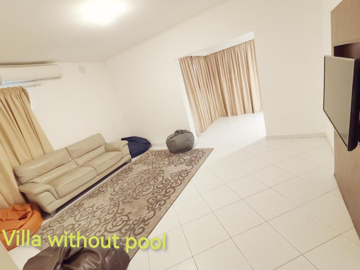 J5 Four Bedroom Villa Holiday Home In Al Wasl For Families Only Dubái Exterior foto