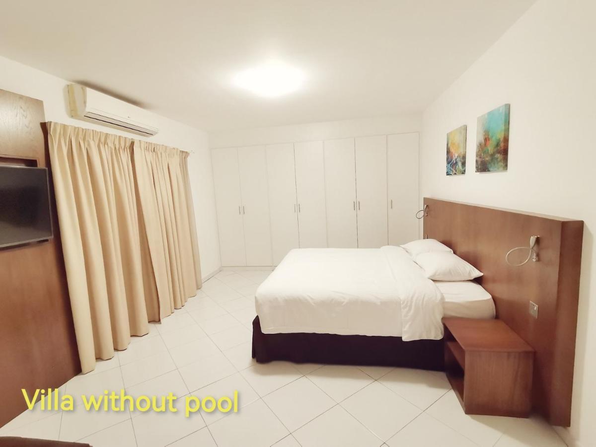 J5 Four Bedroom Villa Holiday Home In Al Wasl For Families Only Dubái Exterior foto