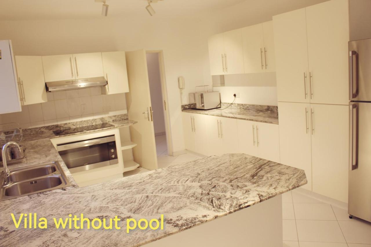 J5 Four Bedroom Villa Holiday Home In Al Wasl For Families Only Dubái Exterior foto