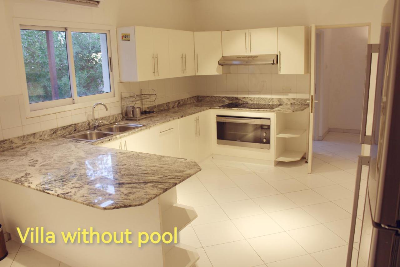 J5 Four Bedroom Villa Holiday Home In Al Wasl For Families Only Dubái Exterior foto